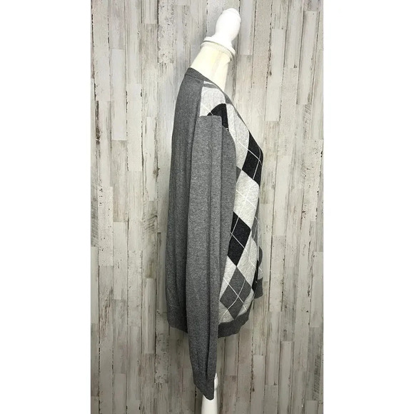 Express Design Studio Women's Size Large Gray Argyle V-Neck Sweater - Picture 2 of 5